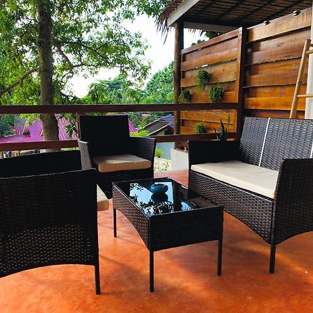Ocean Vibes Hotel Thong Sala Bagian luar foto