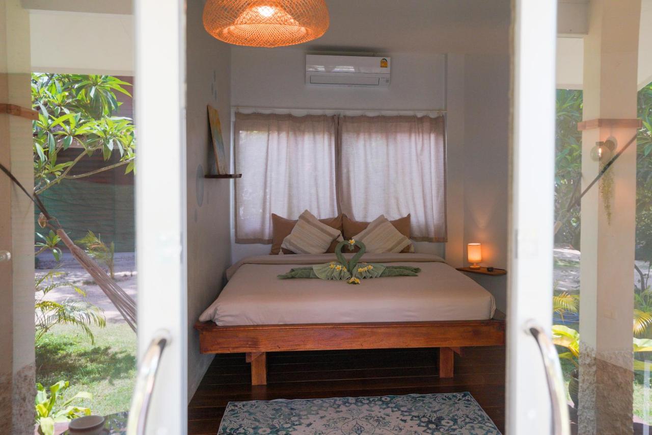 Ocean Vibes Hotel Thong Sala Bagian luar foto