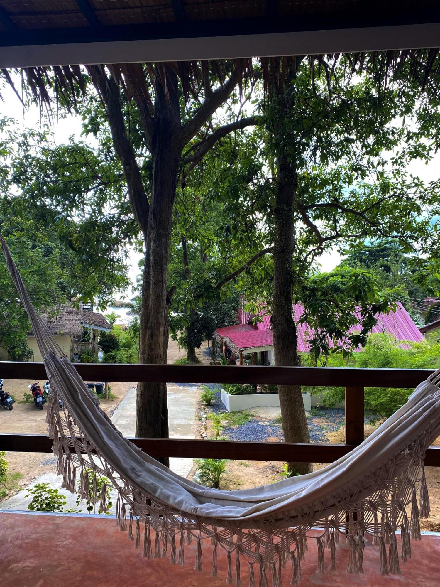 Ocean Vibes Hotel Thong Sala Bagian luar foto